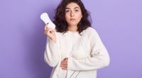 Výtok před menstruací: Co je normální a kdy je čas zbystřit?