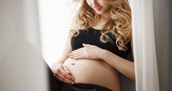 Vitamíny v těhotenství: Které začít užívat pro zdravý vývoj plodu i maminky